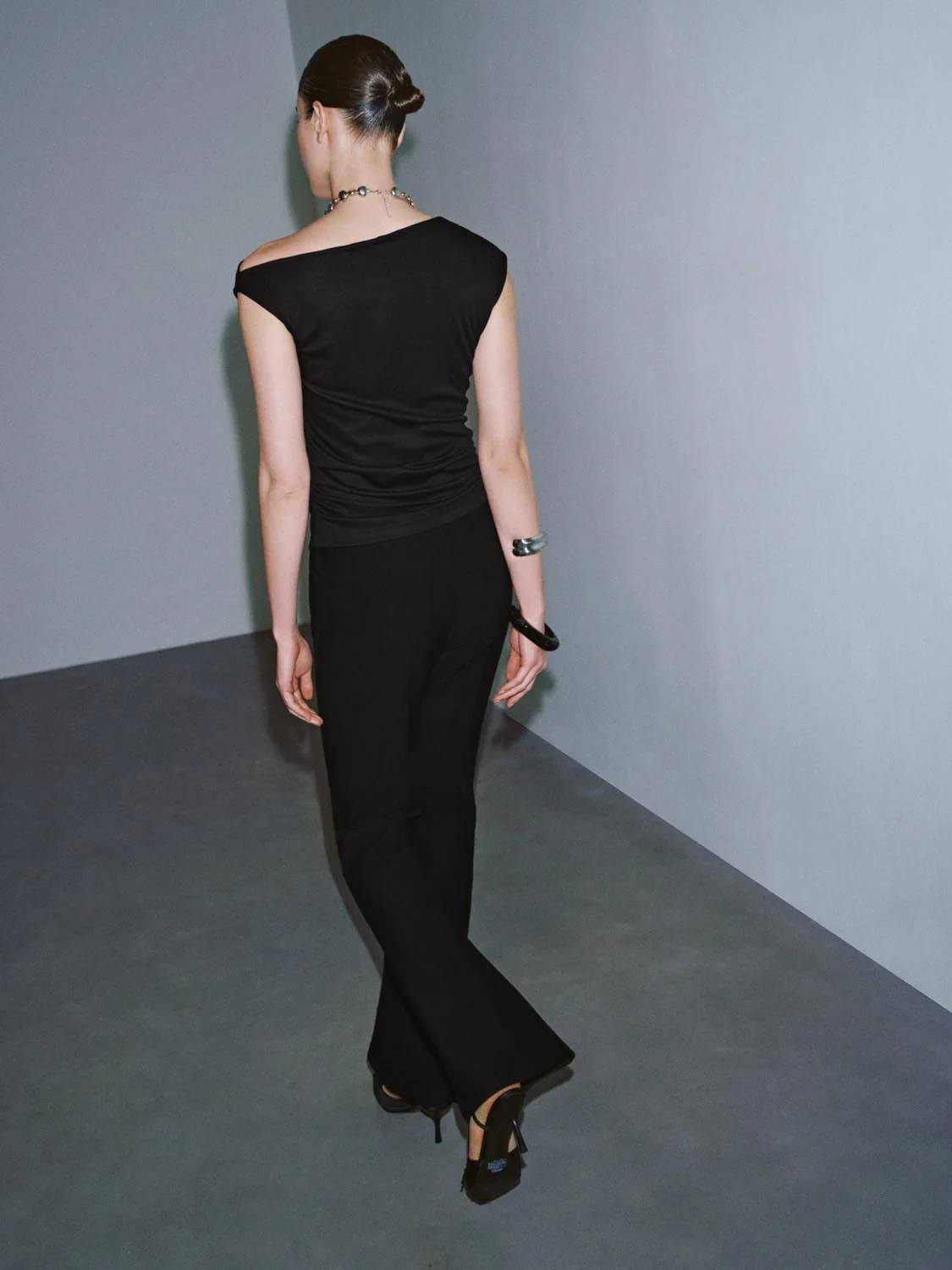 Asymmetric Neck Ruched Capped Sleeve T-Shirts - Image 6