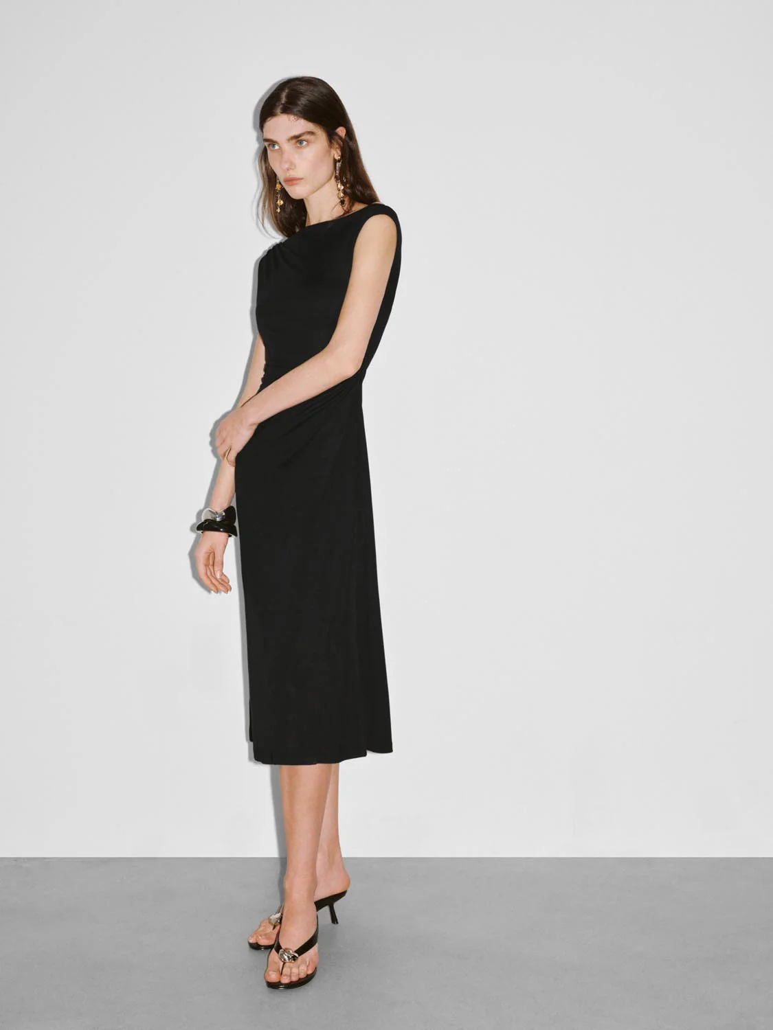Asymmetric One Shoulder Ruched A-Line Midi Dresses - Image 4