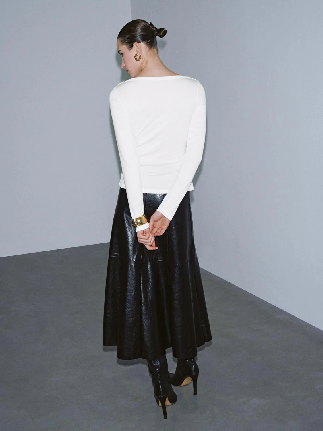 Asymmetric V-Neck Draped Long Sleeve T-Shirts - Image 6