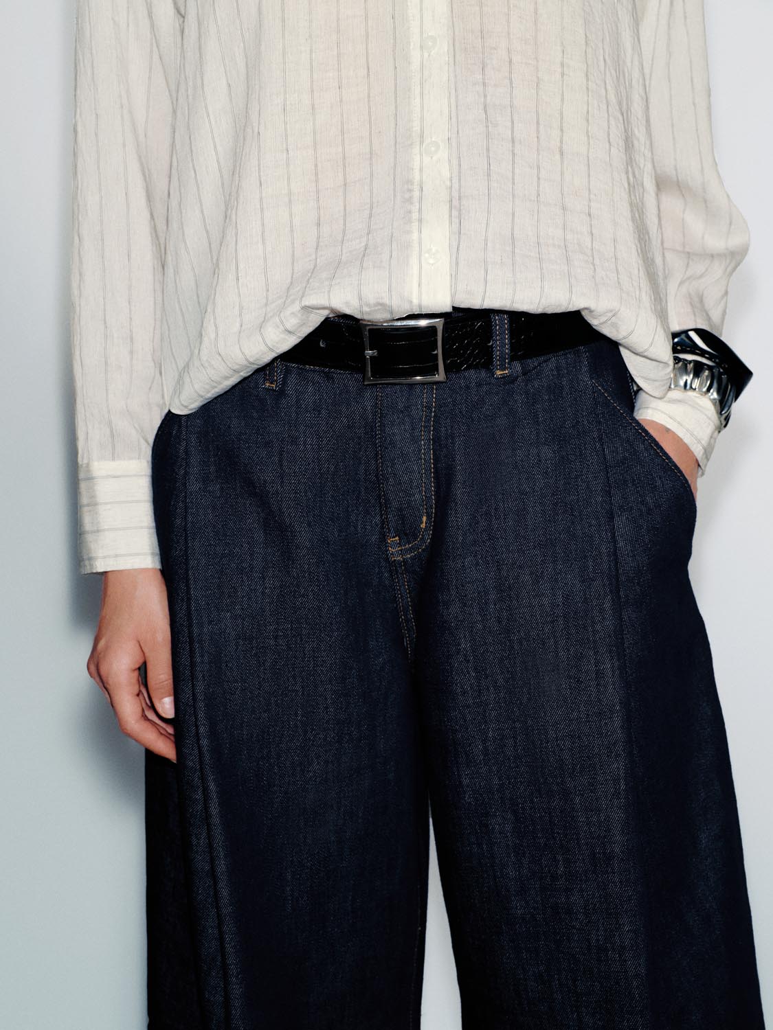 Belted Barrel Leg Jeans - Image 5