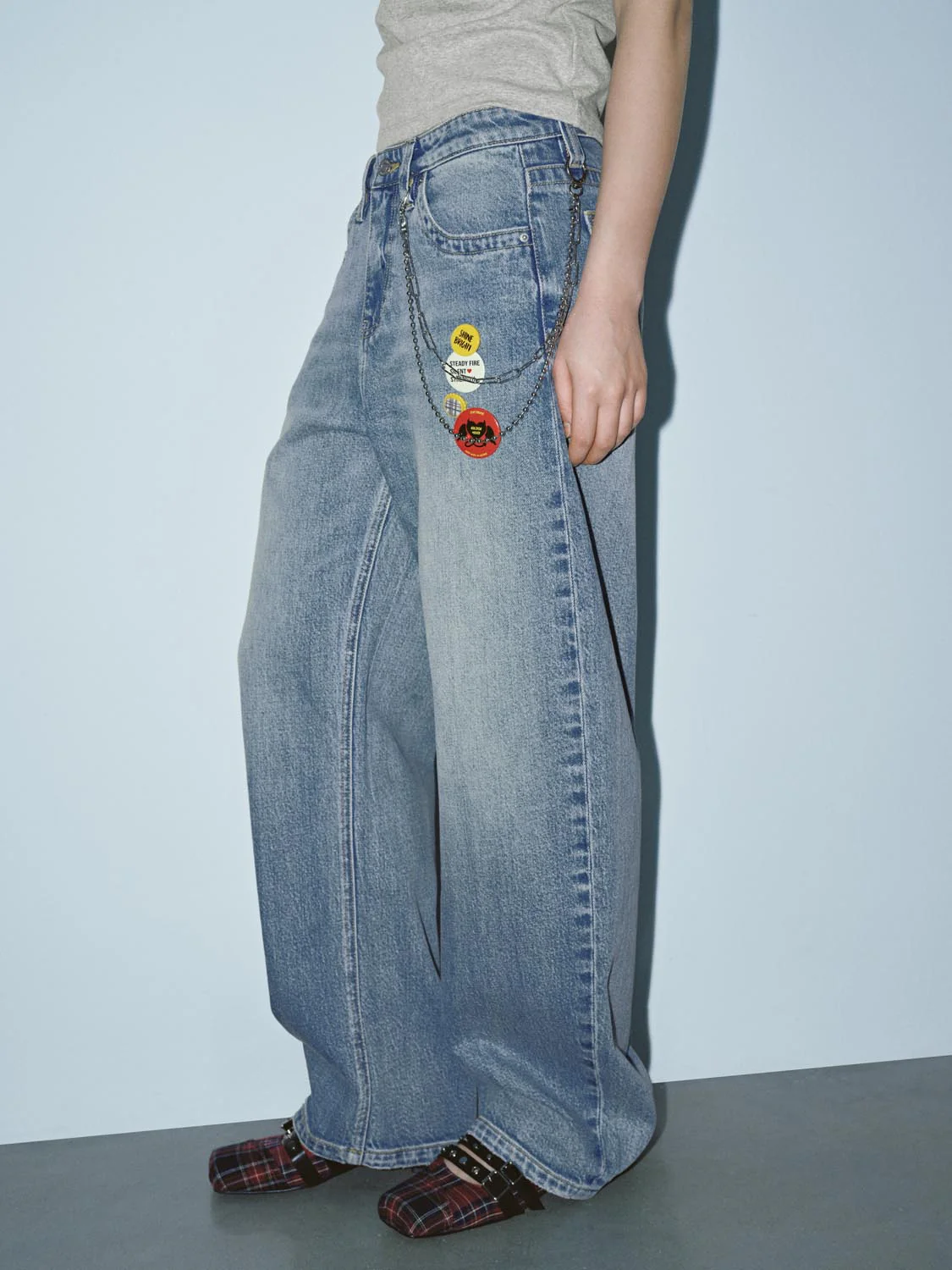 Chain Detail Barrel Leg Jeans - Image 3