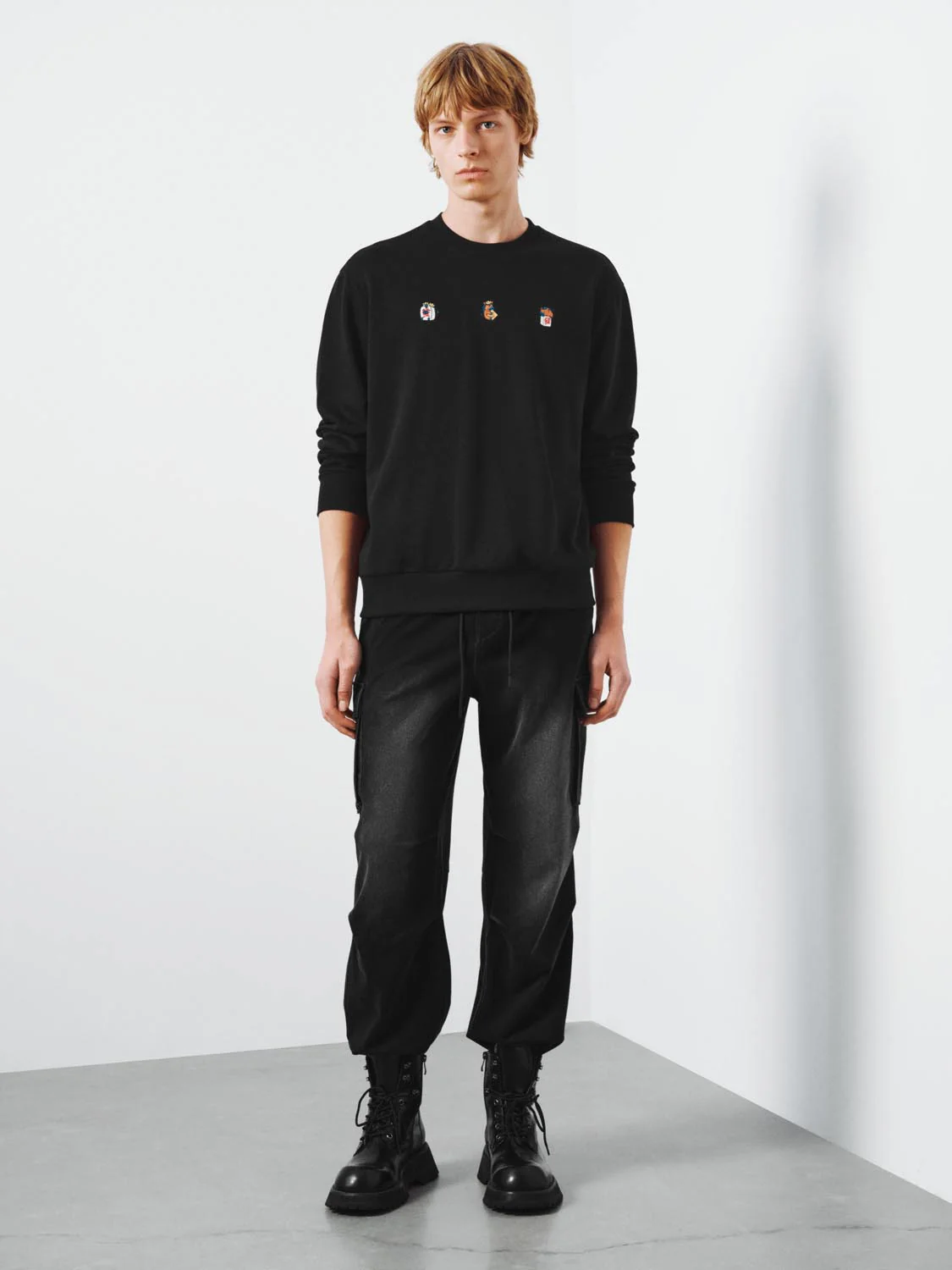 Embroidered Crew Neck Sweatshirts - Image 20