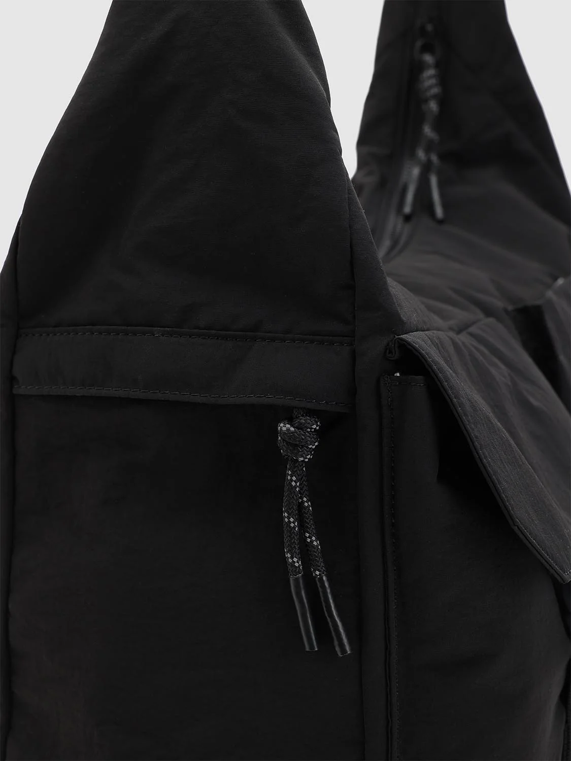 Multi-Pocket Buckle Detail Oversize Crossbody Bags - Image 4