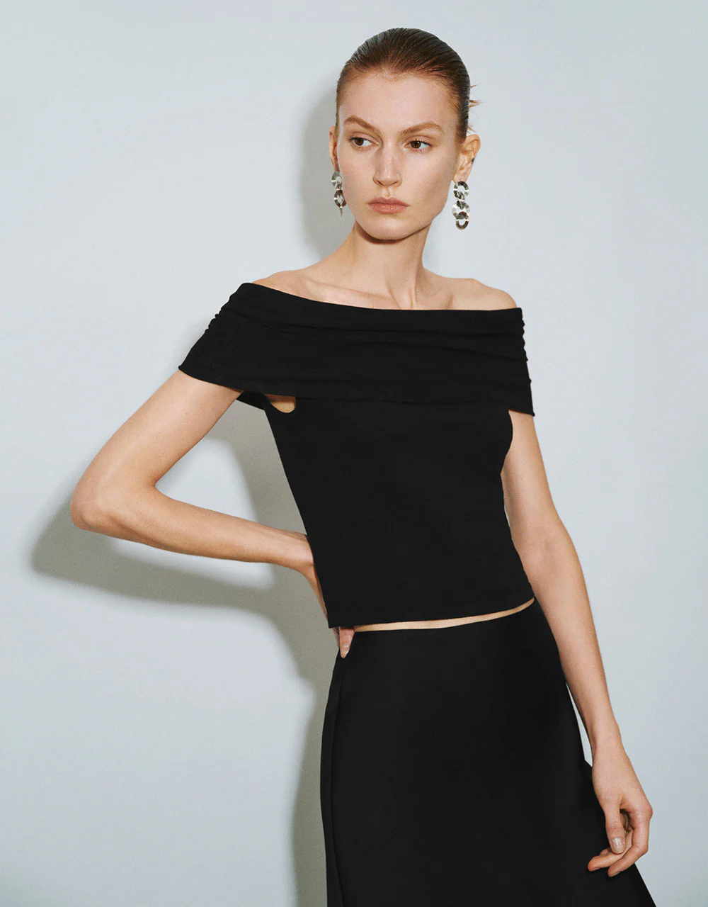 Off-Shoulder Knitted T-Shirt - Image 3