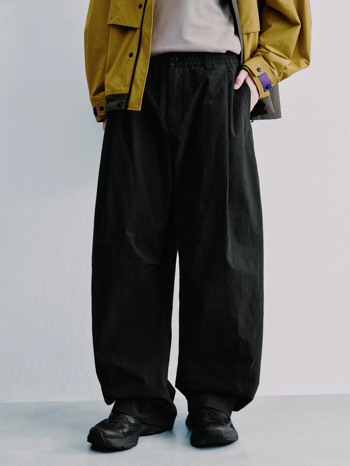 Pleated Barrel Leg Pants - Image 9