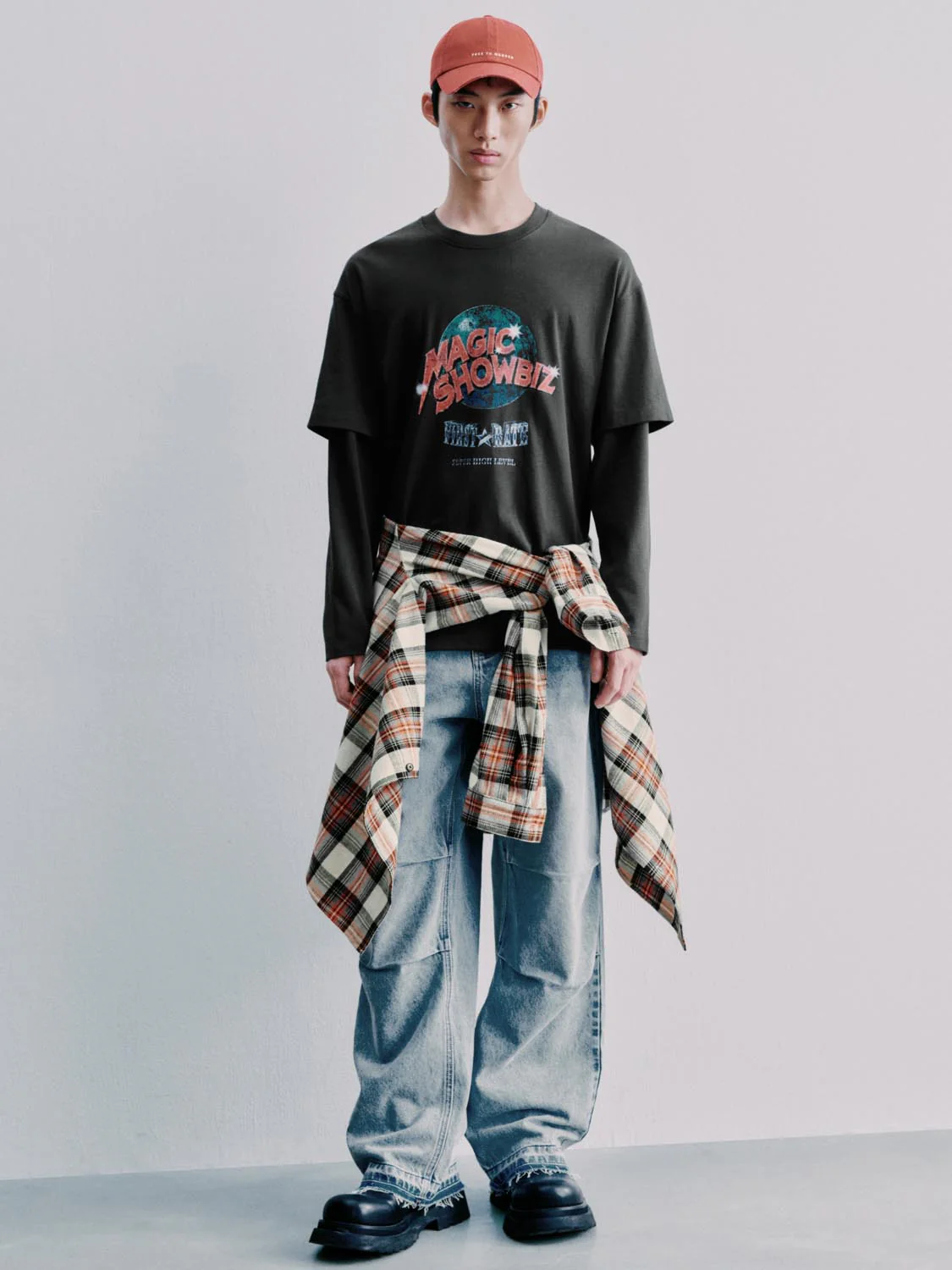 Pleated Straight Leg Jeans - Image 7