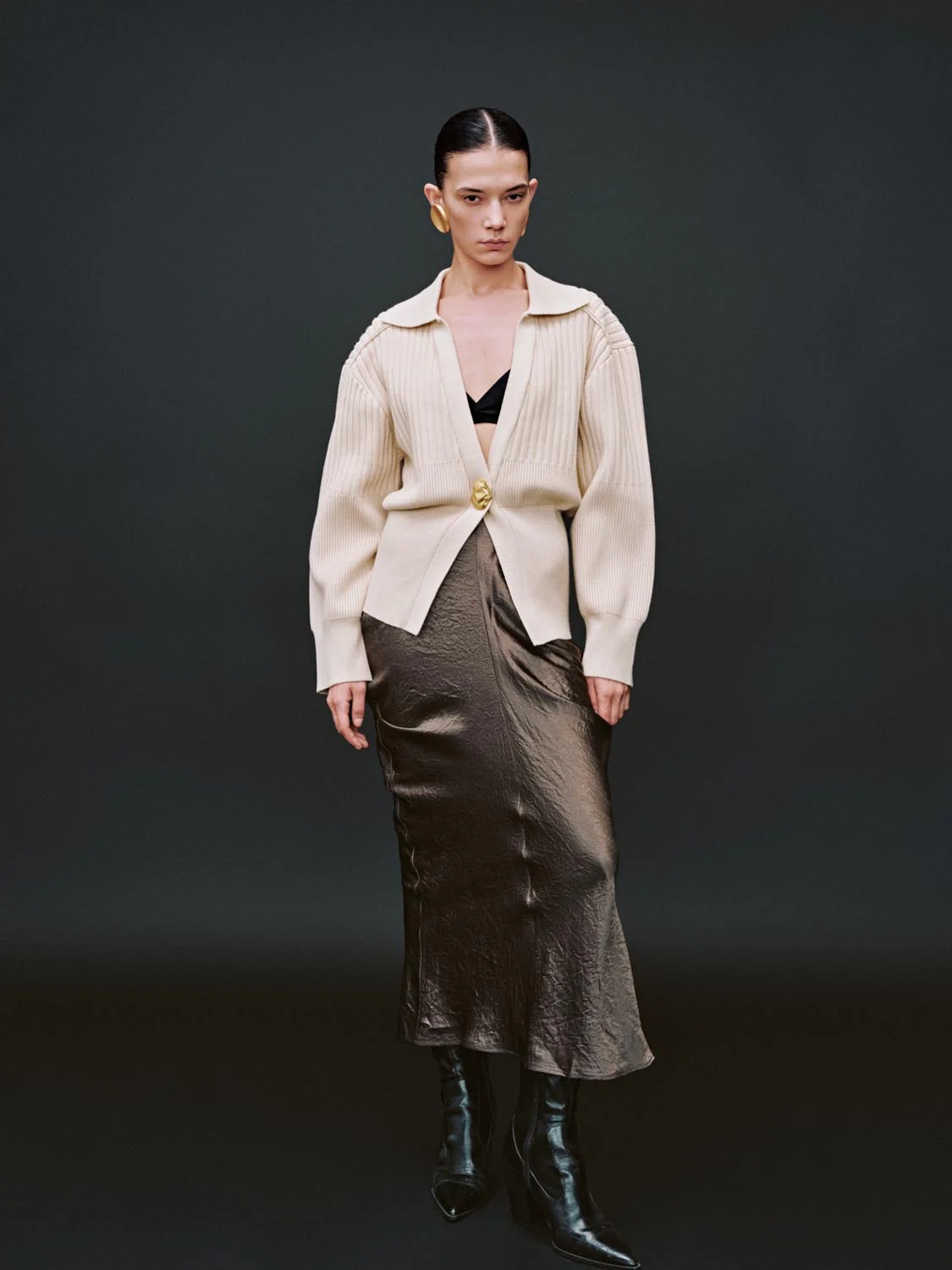 Single Button Collared Knitted Cardigans - Image 25