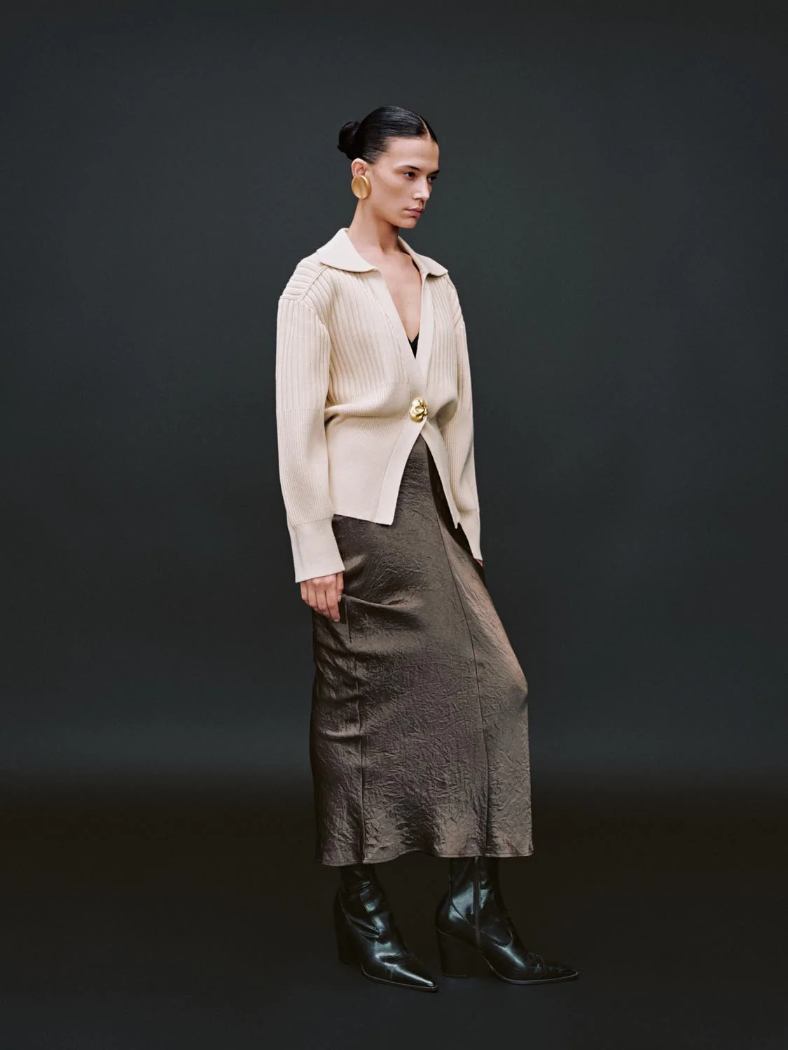 Single Button Collared Knitted Cardigans - Image 26