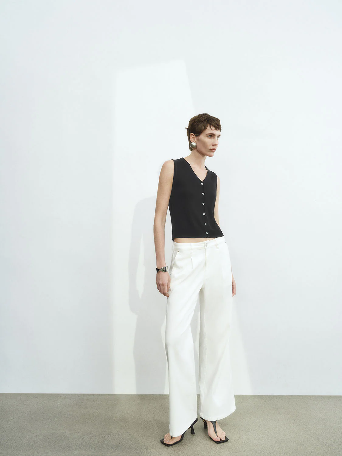 Sleeveless Knitted Cardigans - Image 17