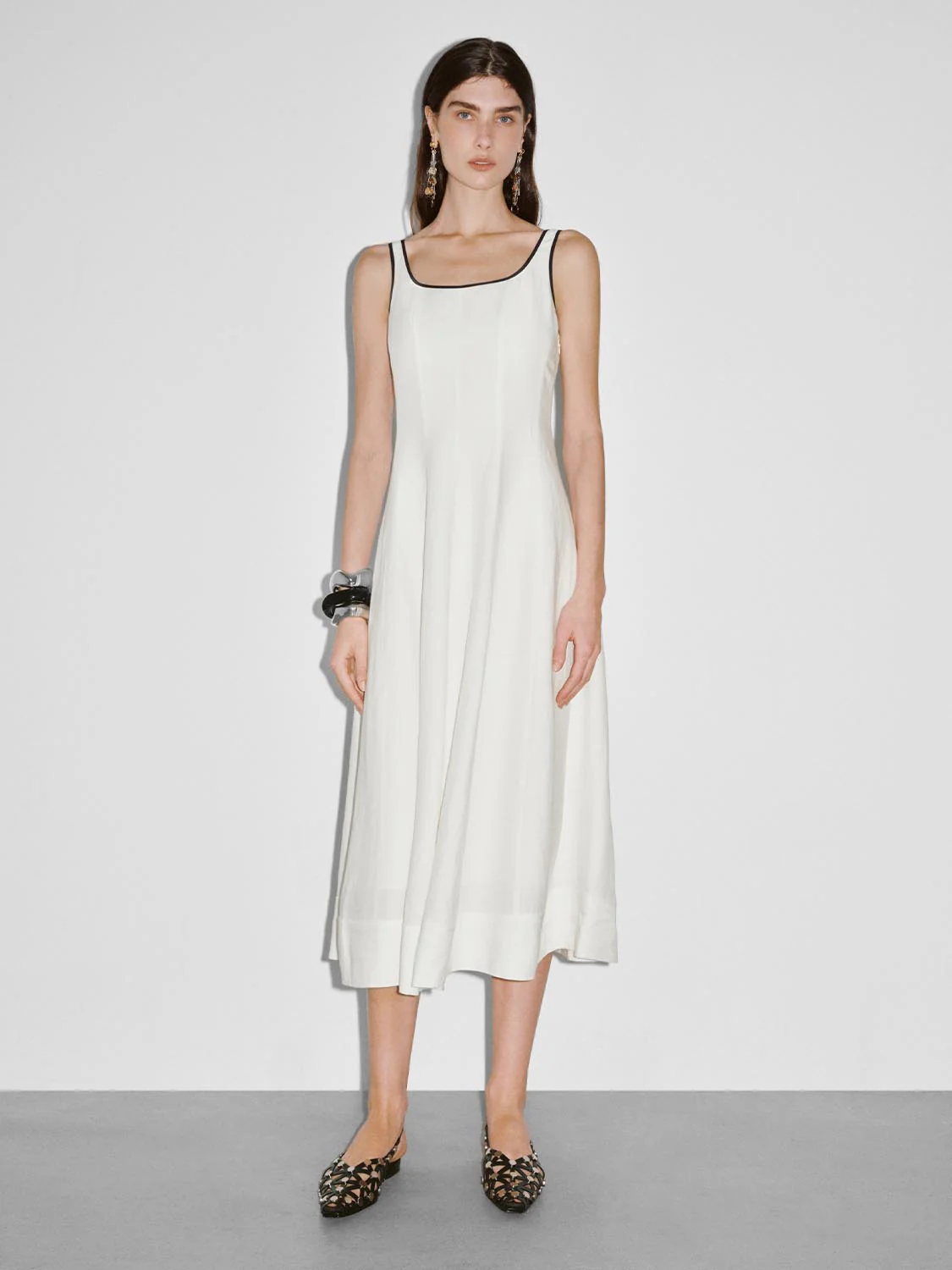 U-Neck Contrast Trim Seamed Sleeveless A-Line Midi Dresses