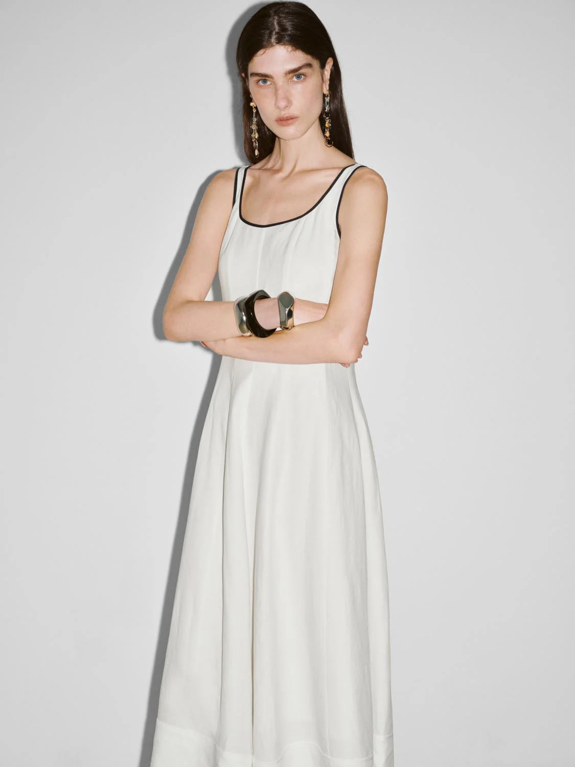 U-Neck Contrast Trim Seamed Sleeveless A-Line Midi Dresses - Image 2