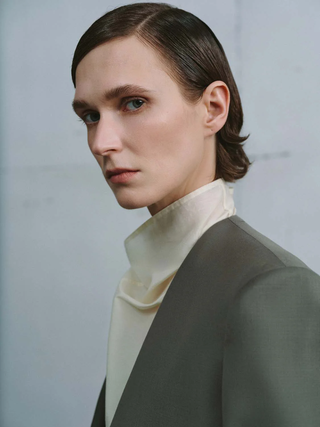 V-Neck Collarless Blazers - Image 3