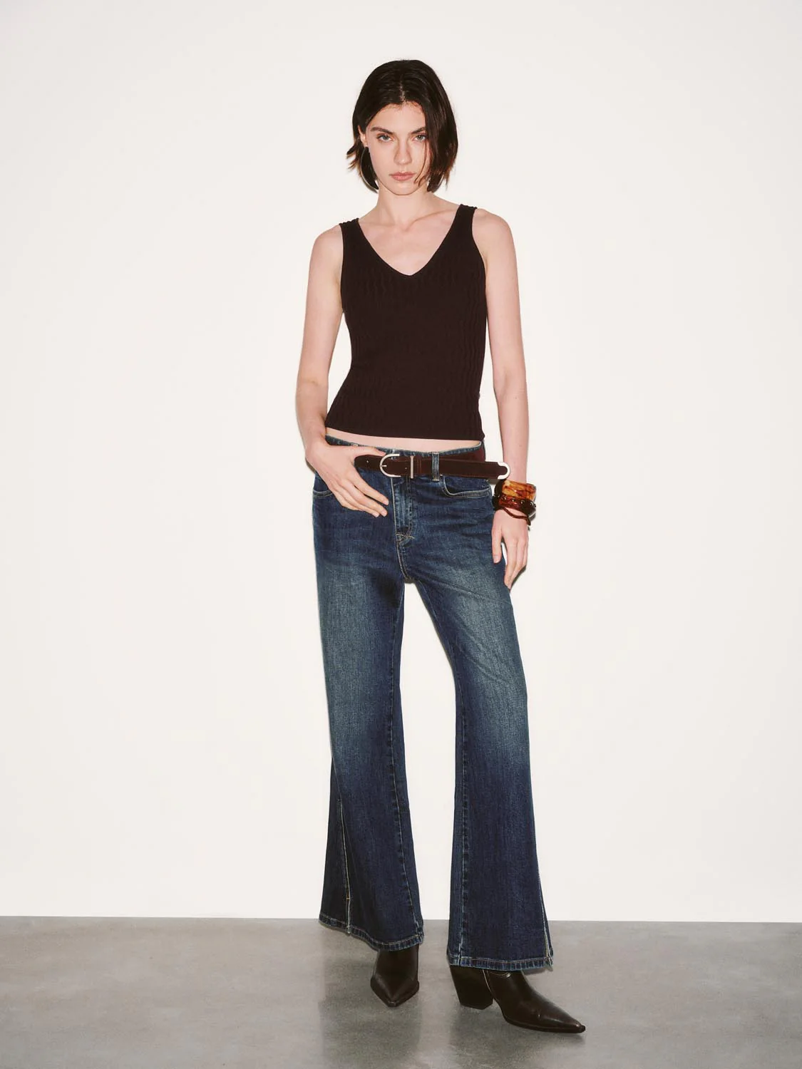 V-Neck Sleeveless Knitted T-Shirts - Image 4